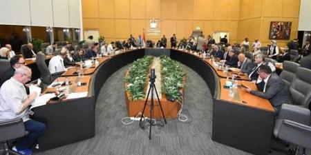 وزير الإسكان يعقد اجتماعه الدوري مع أعضاء البرلمان بمجلسيه النواب والشيوخ - هرم مصر