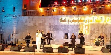 «سحراني».. إيهاب توفيق يبدأ حفله بـ «مهرجان القلعة» وسط حضور جماهيري كبير - هرم مصر