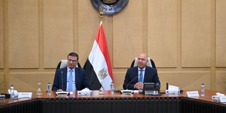 الوزير: البدء في دراسة شاملة لتحديد أفضل أساليب الاستفادة من الكتان - هرم مصر