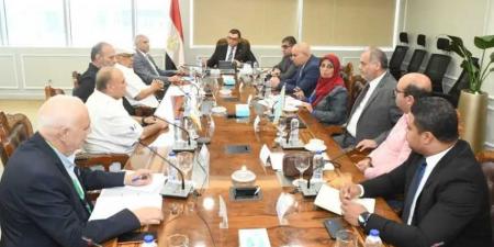 وزير الإسكان يلتقي رئيس وأعضاء جمعية مستثمري ٦ أكتوبر - هرم مصر