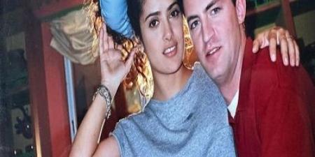 سلمى حايك تحيى ذكرى ميلاد الراحل ماثيو بيري - هرم مصر