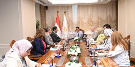 وزير الشباب يبحث التعاون مع المدير الإقليمي لهيئة إنقاذ الطفولة - هرم مصر
