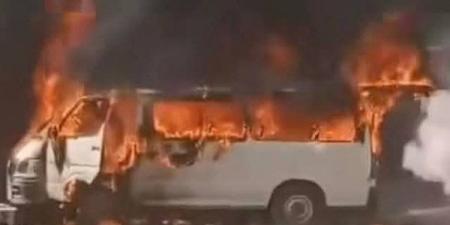 دون إصابات.. حريق يلتهم سيارة ميكروباص في كفر الشيخ | صور - هرم مصر