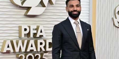 شاهد رد فعل أرنولد على فوز صلاح بجائزة أفضل لاعب للمرة الثالثة #صلاح # حفل_رابطة_اللاعبين_المحترفين #ليفربول #أرنولد - هرم مصر