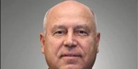 عاجل| كامل الوزير يوفي بوعده بإعادة تشغيل المصانع المتعثره.. يتصدي لهدم مصنع الحديد والصلب ويدرس تشغيله لأنتاج البليت.. ويدعم صناعة الزبيب بإنشاء منطفة صناعية متكاملة - هرم مصر