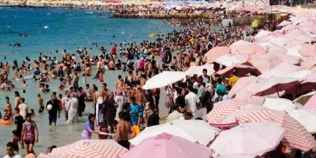 ​«صيف الإسكندرية»: شواطئ شرقية كاملة العدد.. ورايات حمراء تحذر في الغرب - هرم مصر