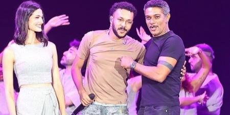 المخرج على العربي يستغل حفلة ويجز لتصوير مشاهد من «وتر واحد» - هرم مصر