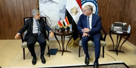 كريم بدوي يبحث خطط التعاون مع سفير تشيلي بالقاهرة لإنتاج البترول والغاز بمصر - هرم مصر