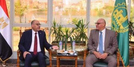 وزير العمل يبحث مع محافظ القليوبية تفعيل سبل التعاون في الملفات المشتركة - هرم مصر