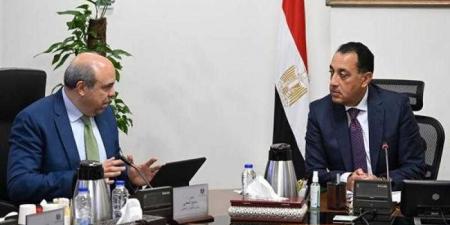 رئيس الوزراء يتابع الموقف التنفيذي لمشروع ”مبنى 4” بمطار القاهرة الدولي - هرم مصر