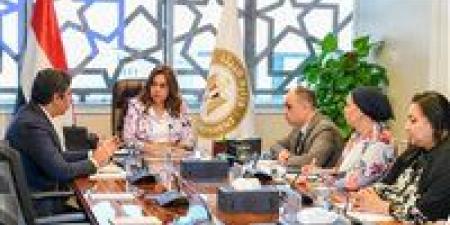 منال عوض تبحث سبل الاستفادة من المخلفات اليومية الناتجة عن عدد من التجمعات السكنية الجديدة - هرم مصر