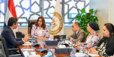وزيرة التنمية تبحث سبل الاستفادة من المخلفات اليومية الناتجة عن عدد من التجمعات السكنية الجديدة - هرم مصر