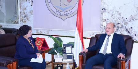 نائب وزير الصحة تبحث دور جامعة سوهاج في خفض معدلات الولادات القيصرية - هرم مصر