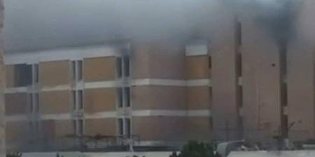خروج المصابين في حادث حريق مستشفى جامعة قناة السويس بعد استقرار حالتهم - هرم مصر