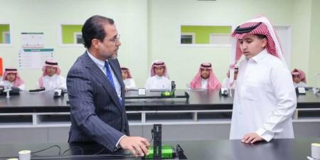 9900 طالب وطالبة ينتظمون في فصول موهبة بالمدارس المتميزة - هرم مصر