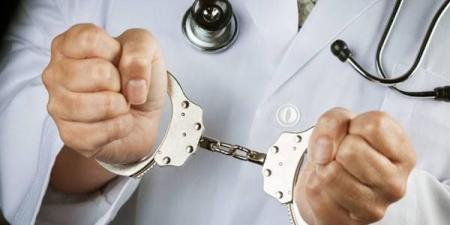 الحبس عامان.. عقوبات مشددة تواجه الأطباء حال الإدلاء بشهادة زور في قضايا الحمل والوفاة - هرم مصر