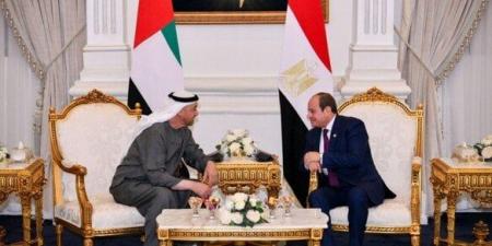 الرئاسة تنشر فيديو استقبال الرئيس السيسي لنظيره الإماراتي بمطار العلمين - هرم مصر