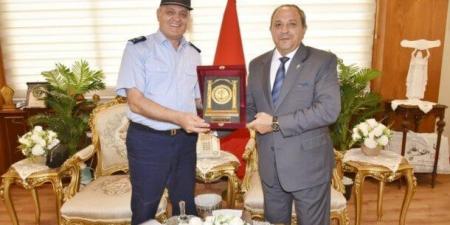 محافظ بورسعيد يستقبل قائد قاعدة بورسعيد البحرية - هرم مصر