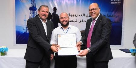 97 شهادة لخريجي دورات تدريب مجانية في مجالات الخدمات البترولية - هرم مصر