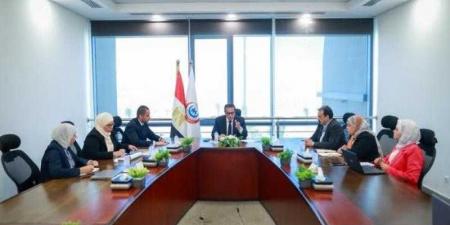 وزير الصحة يناقش مستجدات ملف تكليف أعضاء المهن الصحية ويبحث آليات توزيعهم على المنشآت الصحية - هرم مصر