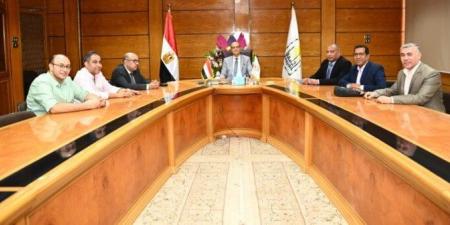 رئيس جامعة أسيوط يبحث سبل التعاون مع مديرية الصحة - هرم مصر