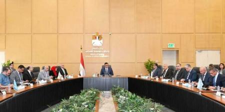 وزير الإسكان يتابع موقف تنفيذ منطقة الأعمال المركزية بالعاصمة الإدارية الجديدة وأبراج وبحيرات ”داون تاون” بمدينة العلمين الجديدة - هرم مصر