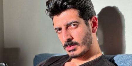 مرسيدس وساعة ألماظ وآيفون مطلي بالذهب.. ثروة التيك توكر شاكر محظور - هرم مصر