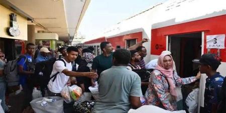الهيئة القومية لسكك حديد مصر: تسيير القطار التاسع للعودة الطوعية للأشقاء السودانيين وعلى متنه ٩٤٠ سودانيًا - هرم مصر