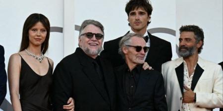 ‎13 دقيقة تصفيق لصناع فيلم Frankenstein بعد عرضه في مهرجان فينيسيا - هرم مصر
