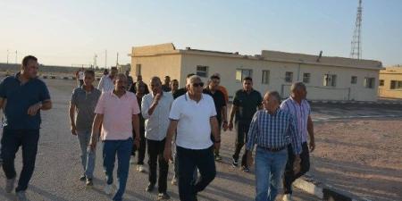 محافظ الوادى الجديد يتفقد المقر الجديد لخدمات التأمين الصحي بمركز الفرافرة - هرم مصر