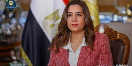 وزيرة التضامن الاجتماعي تتابع تداعيات حادث انقلاب عربات قطار بمحافظة مطروح - هرم مصر