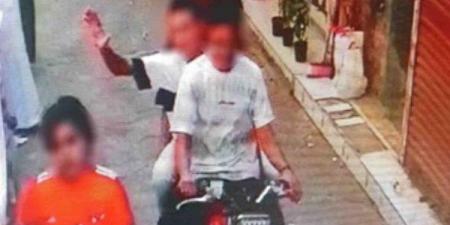 راكبين موتوسيكل.. غرامة وحبس 5 سنوات للمتهمين بصفع طفل في كفر الشيخ - هرم مصر
