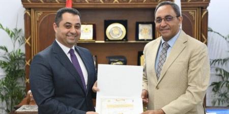 تكريم أطباء وحدات قنا الحاصلة على اعتماد الهيئة العامة للاعتماد والرقابة الصحية - هرم مصر
