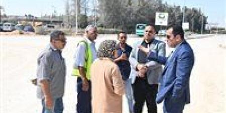 وزير الإسكان يتابع موقف تطوير الطرق والمرافق بالمناطق الصناعية بمساحة 2560 فدانا بالعاشر من رمضان - هرم مصر