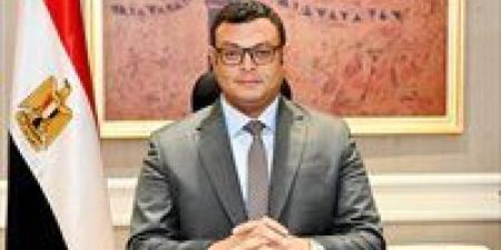 وزير الإسكان يتابع موقف تطوير الطرق والمرافق بالمناطق الصناعية بمساحة 2560 فدانا بالعاشر من رمضان - هرم مصر