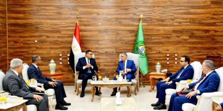 وزير الإسكان ومحافظ الإسماعيلية يتابعان عددا من ملفات العمل المشتركة - هرم مصر