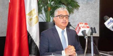 رئيس اقتصادية قناة السويس يستعرض الفرص الاستثمارية بالهيئة في جلسة ”آفاق الاستثمار واستراتيجيات النمو” - هرم مصر