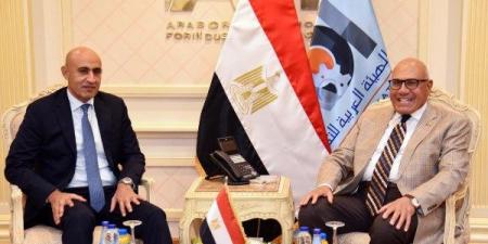 شاشات تفاعلية وتابلت ولاب توب.. العربية للتصني تدعم البنية التعليمية - هرم مصر