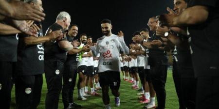 ممر شرفي من منتخب مصر لـ محمد صلاح قبل مواجهة أثيوبيا «صور» - هرم مصر