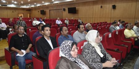 محافظ بورسعيد يستعرض استعدادات الأجهزة التنفيذية لمجابهة الأزمات والكوارث - هرم مصر