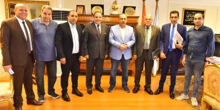 محافظ أسيوط يبحث مع "التنمية الزراعية والريفية" فرص الاستثمار وتعزيز المشروعات التنموية - هرم مصر