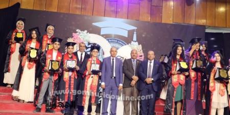 محافظ المنيا يشهد احتفالية تكريم أوائل المدرسة البريطانية - هرم مصر