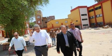 محافظ أسوان يعفي مديرة مدرسة من منصبها لتدني مستوى النظافة - هرم مصر