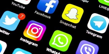 احذفها فورا.. 12 تطبيقا على الموبايل تصورك دون علمك وتسرق رسائل واتساب - هرم مصر