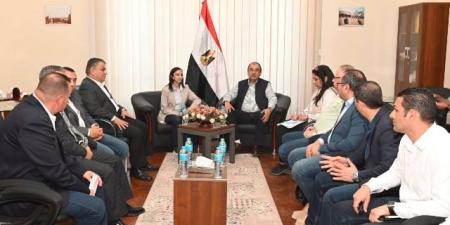 وزير قطاع الأعمال العام: "مصر للغزل" قلعة صناعية تشهد تطويرًا - هرم مصر