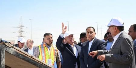 رئيس الوزراء يتابع سير الأعمال بمحطة الأتوبيس الترددي تقاطع طريق الفيوم مع الواحات  - هرم مصر