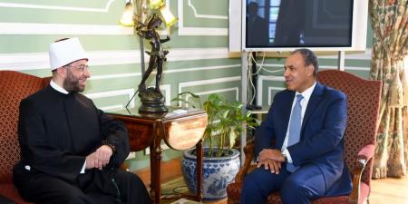 وزير الخارجية يشيد بجهود "الأوقاف" لتوطيد مكانة مصر بالخارج - هرم مصر