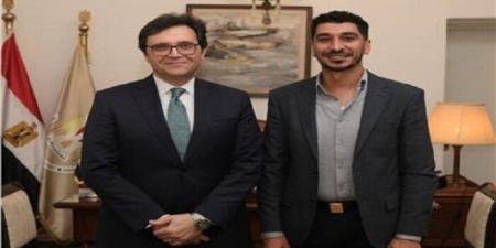 منها دعم المشروعات الشابة.. وزير الثقافة وكريم الشناوي يبحثان ملفات بشأن صناعة السينما - جريدة هرم مصر