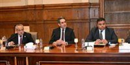 النائب أيمن حامد شريف يشارك في اجتماع لجنة التضامن لمناقشة حلول سكنية لمستأجري الإيجار القديم.. صور - جريدة هرم مصر