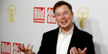 إيلون ماسك يعلن أمام حشد من الناس في دافوس: "أنا كائن فضائي" - جريدة هرم مصر